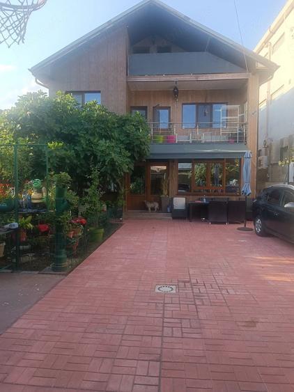 Casă cu Teren 365 Mp în Central