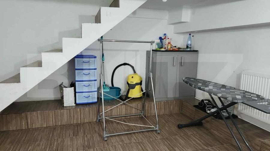 Casă individuală cu 7 camere cu Canalizare în Rovine