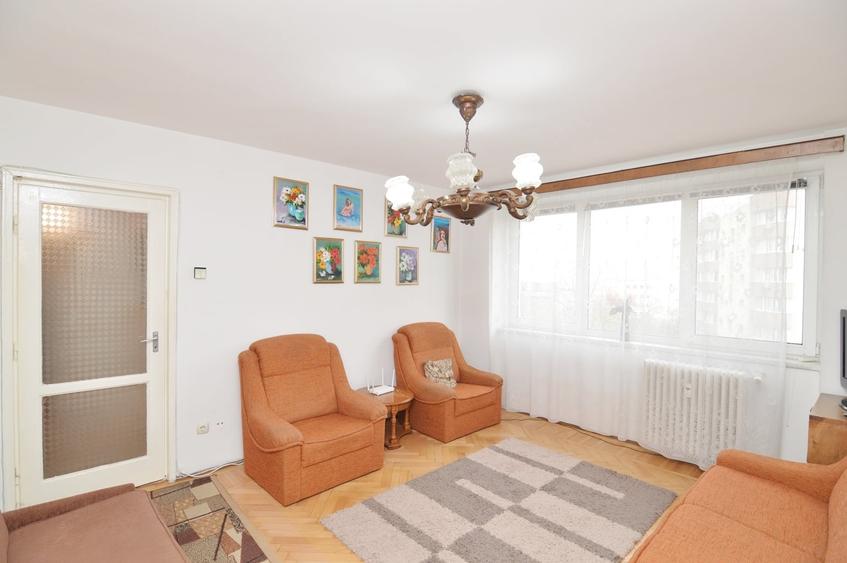Apartament cu 3 camere semidecomandat, mobilat în Ștefan cel Mare