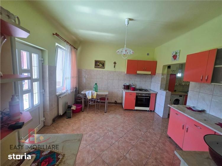 Casa de vanzare, Voiniceni, 10 arii, pivnita, 2 bucatarii, spre Unirii - 11