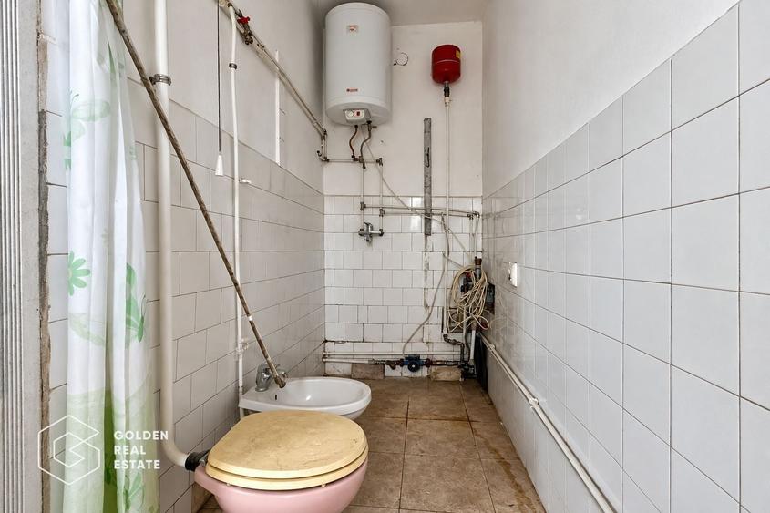 Casă individuală cu 4 camere cu Teren 1555 Mp în Central