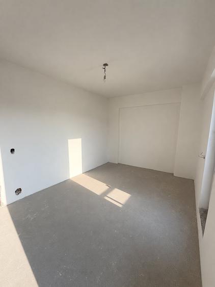 Apartament cu 3 camere semidecomandat în Aviației
