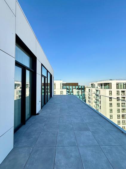 Penthouse cu 4 camere semidecomandat în 13 Septembrie