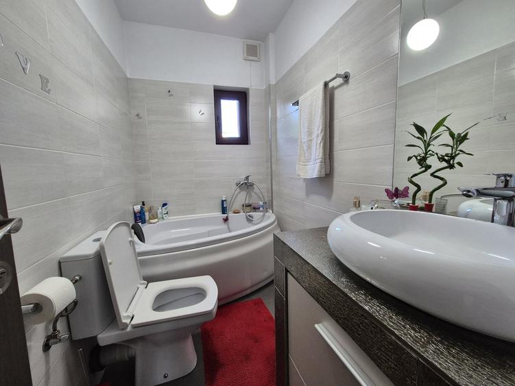 Apartament cu 3 camere decomandat, mobilat în Km 4