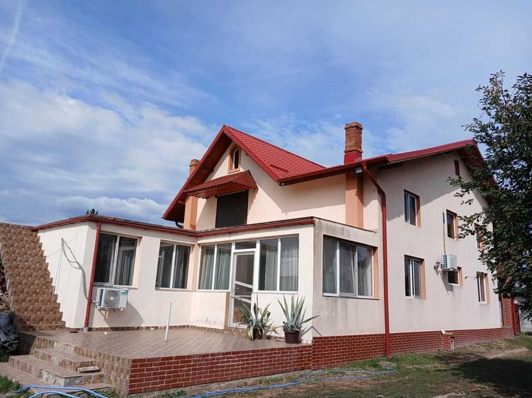 Casă cu 4 camere cu Teren 1300 Mp în Săbăreni