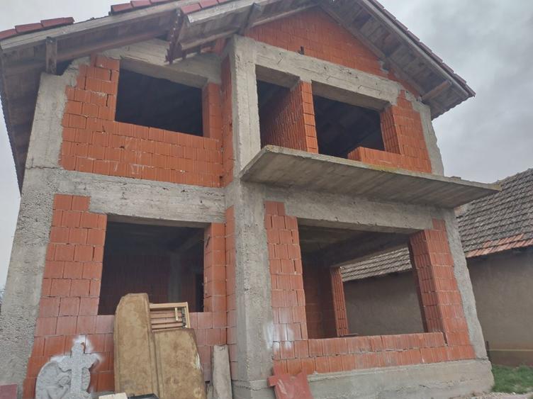 Casă cu 4 camere în Central