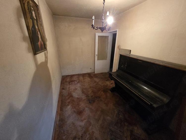 Apartament cu 3 camere semidecomandat în Nord