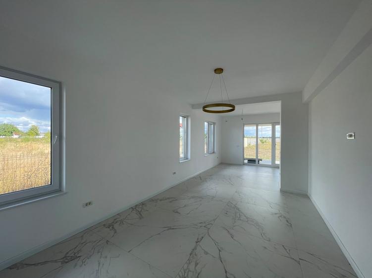 Duplex cu 3 camere cu Teren 390 Mp în Covaci