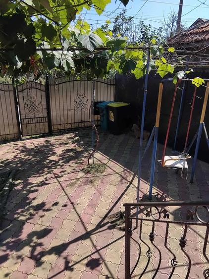 Casă cu 2 camere cu Teren 300 Mp în Lumina