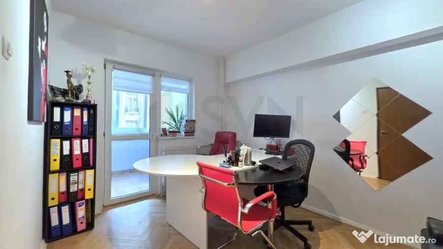 Apartament cu 4 camere semidecomandat în Universitate