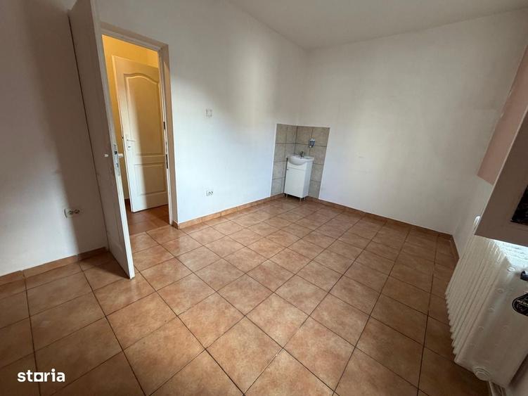 Casă cu 4 camere cu Teren 60 Mp în Vitan