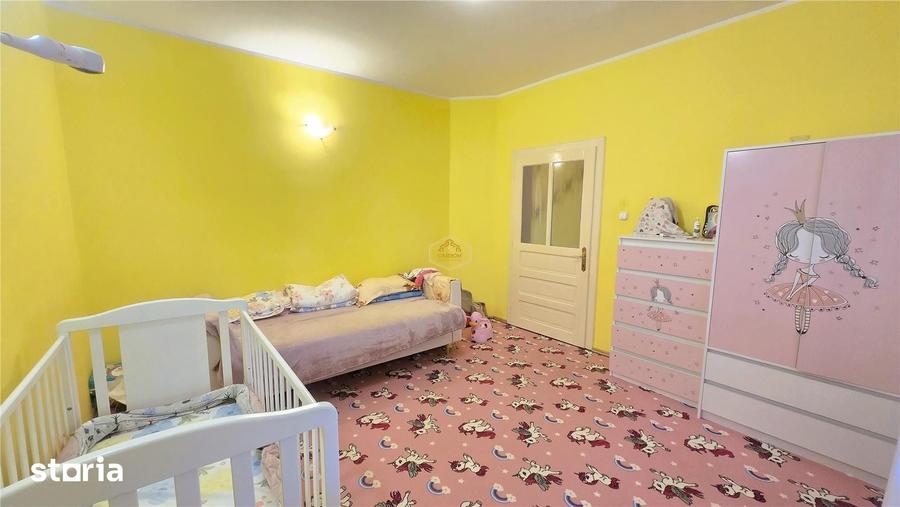 Casă cu 7 camere cu Teren 1384 Mp în Micro 17