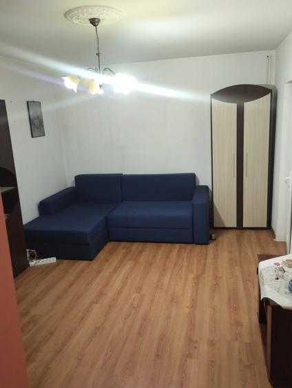 Apartament cu 2 camere decomandat în CET