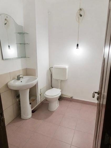 Apartament cu 3 camere semidecomandat în Titan