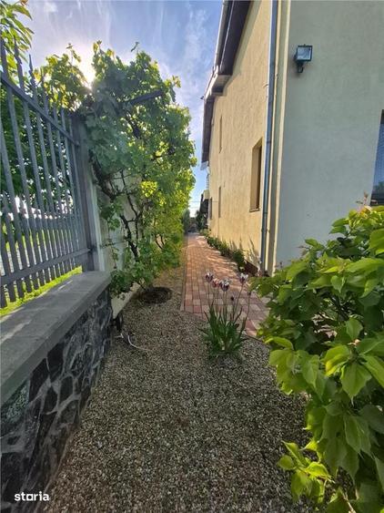 Casă cu 4 camere în Moșnița Veche