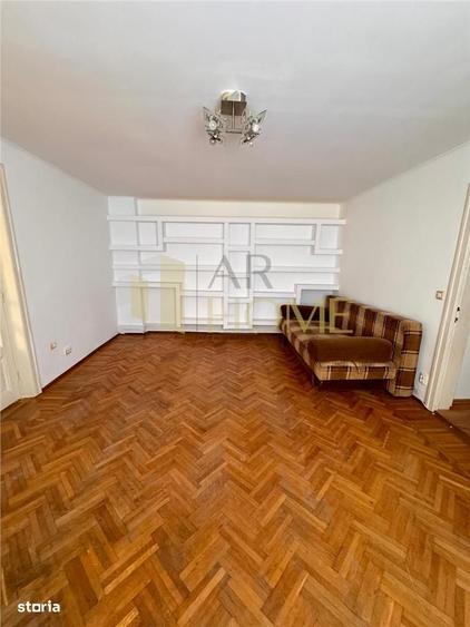 Casă cu 3 camere cu Teren 300 Mp în Central