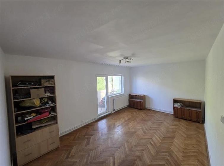 Apartament cu 3 camere decomandat, mobilat în Girocului