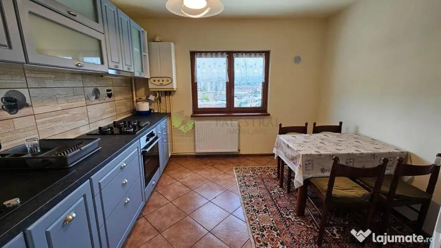 Apartament cu 3 camere decomandat în Răcădău
