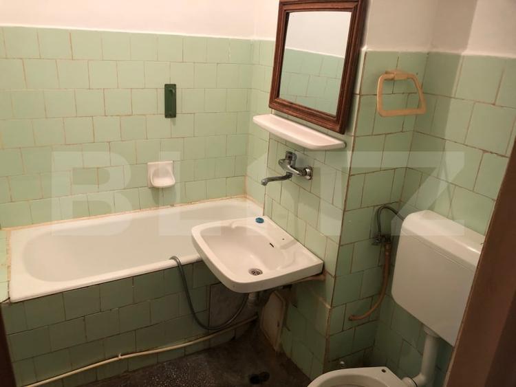 Apartament cu 3 camere semidecomandat în Micro 16