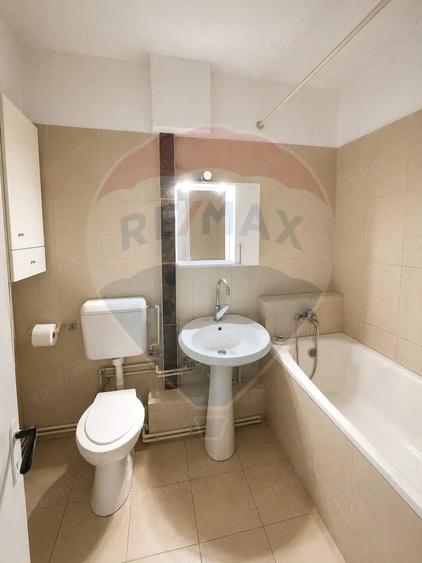 Apartament cu 3 camere decomandat în Capitol