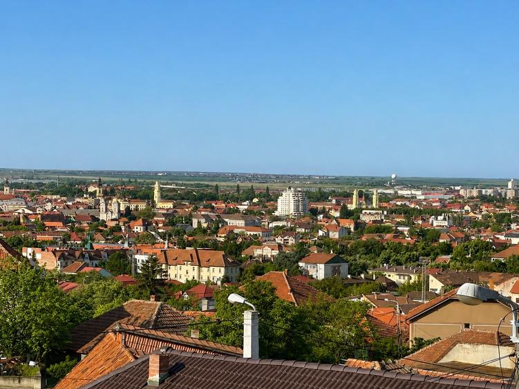 Casă individuală cu 4 camere cu Canalizare în Dealuri Oradea
