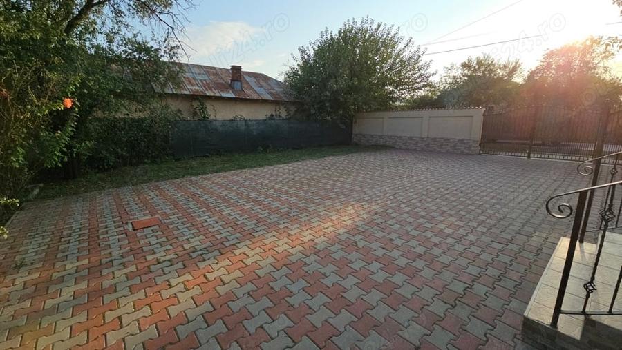 Casă cu 5 camere cu Teren 775 Mp în Central