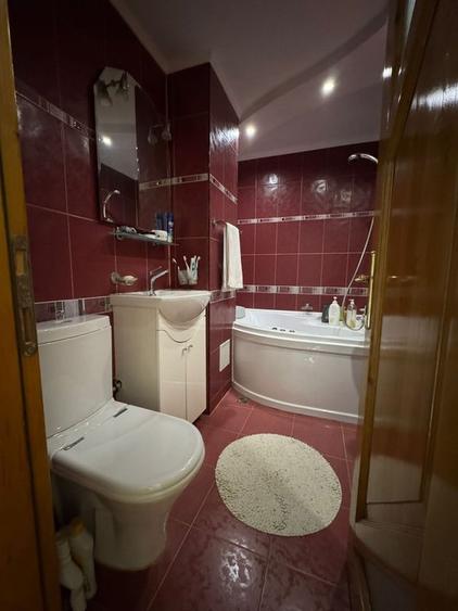 Apartament cu 3 camere decomandat în Ostroveni