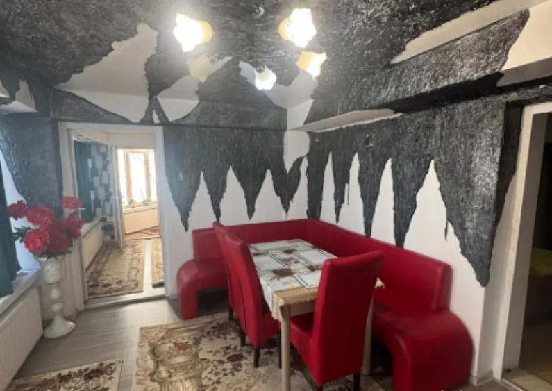 Apartament cu 3 camere semidecomandat în Orașul Vechi