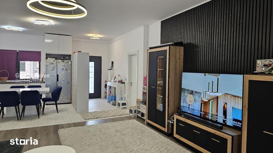 Casă cu 4 camere cu Teren 200 Mp în Tunari