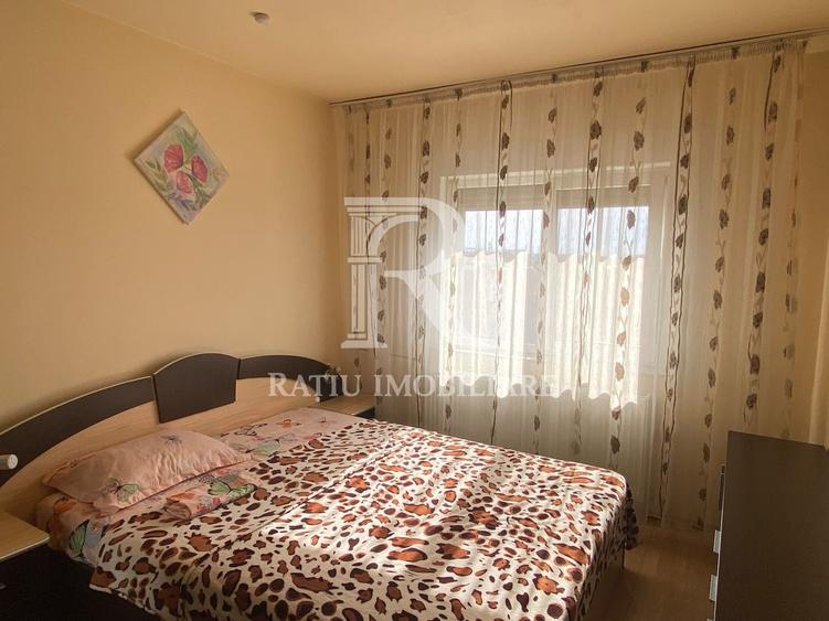 Apartament cu 3 camere decomandat, mobilat în Nufărul