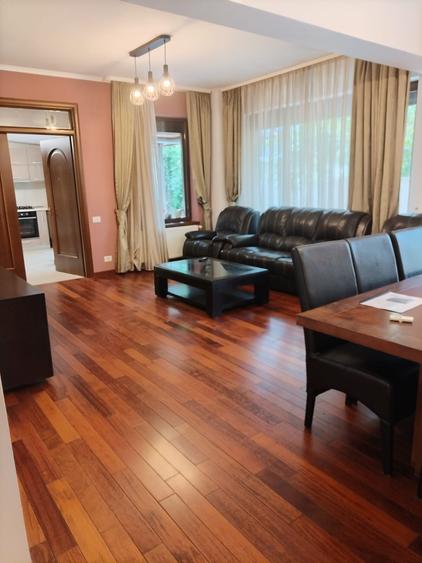 Apartament cu 3 camere semidecomandat în Bucureștii Noi