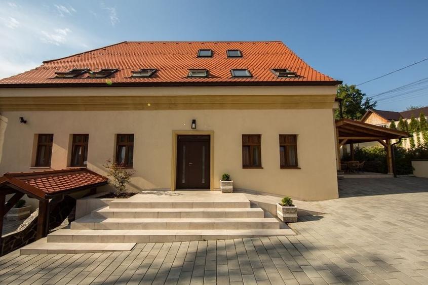 Casă individuală cu 6 camere cu Canalizare în Baciu