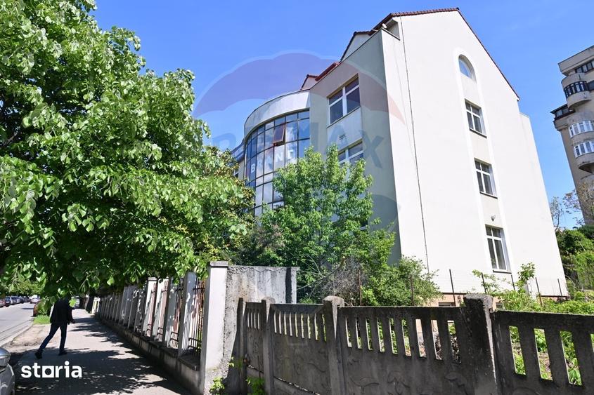 Spațiu comercial, de 1,525 mp, în Central