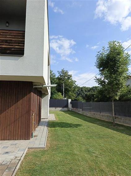 Duplex cu 5 camere cu Canalizare în Europa