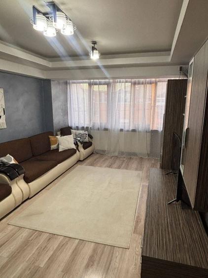 Apartament cu 4 camere decomandat în Traian