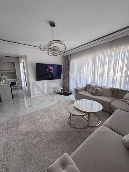 Apartament cu 3 camere semidecomandat, mobilat în Apărătorii Patriei