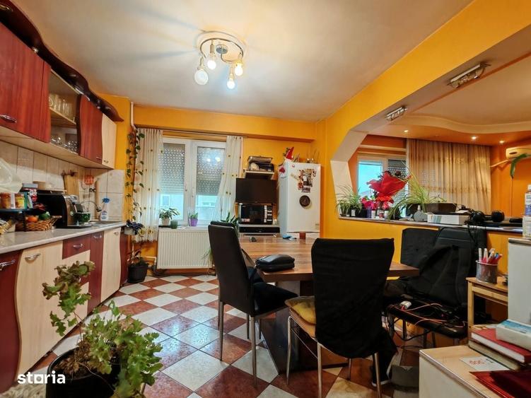 Apartament cu 4 camere decomandat în Rogerius