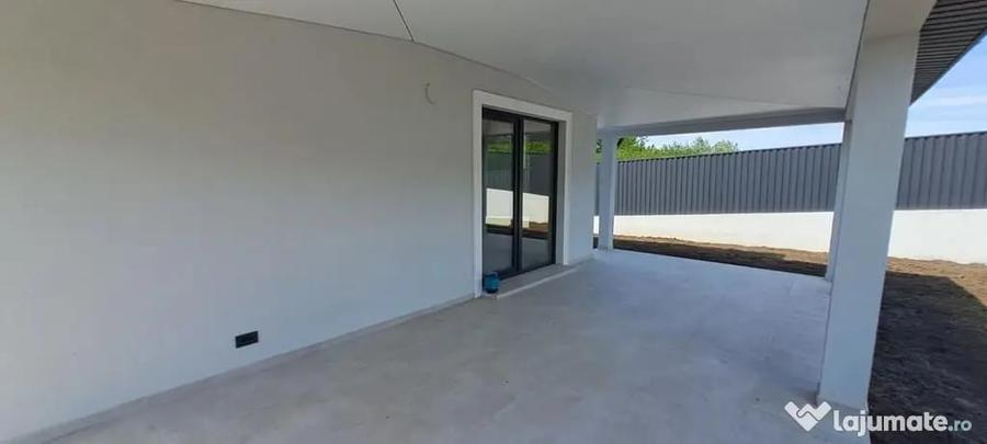 Casă cu 4 camere cu Teren 500 Mp în Vișani
