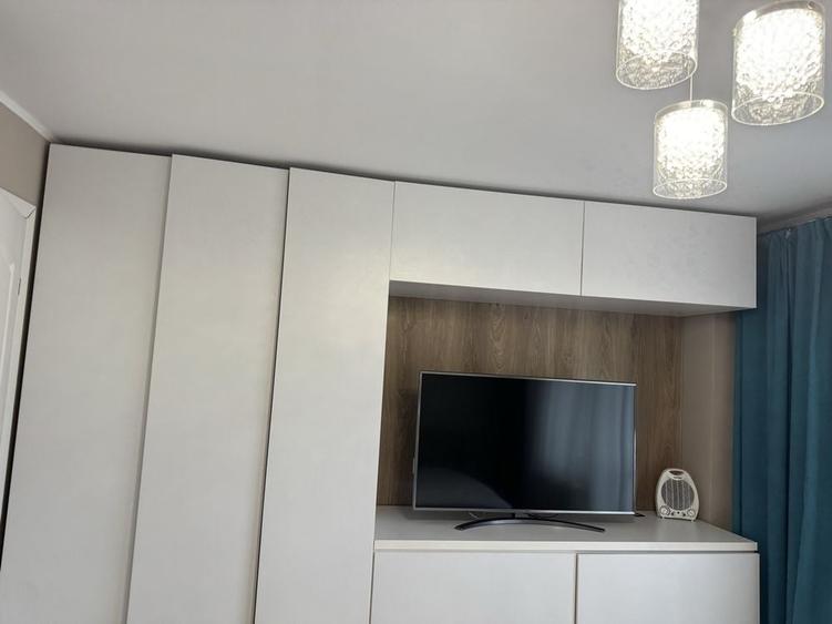 Apartament cu 3 camere decomandat în Exterior Vest