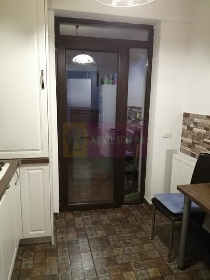 Apartament cu 3 camere semidecomandat în Bragadiru