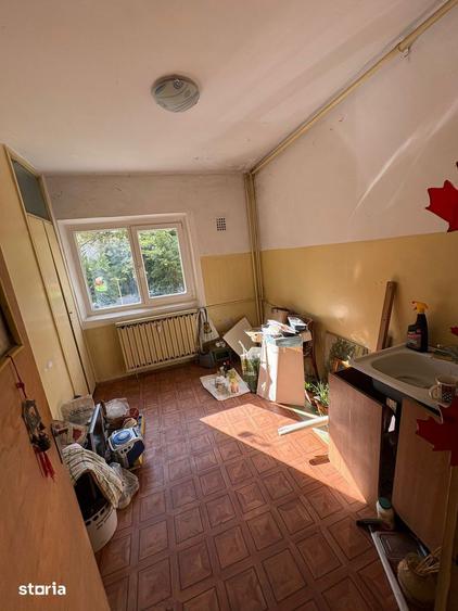 Apartament cu 3 camere decomandat în Tei