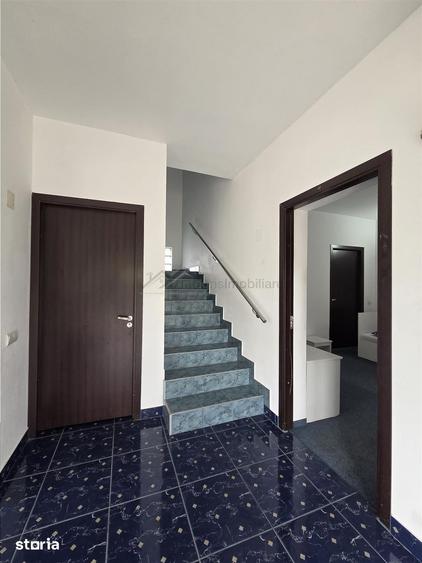 Casă cu 10 camere cu Teren 300 Mp în Sânmartin