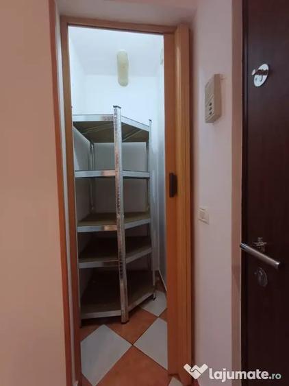 Apartament cu 3 camere decomandat în Tei
