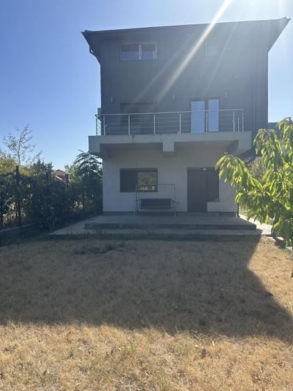 Casă individuală cu 5 camere cu Teren 2450 Mp în Rahova