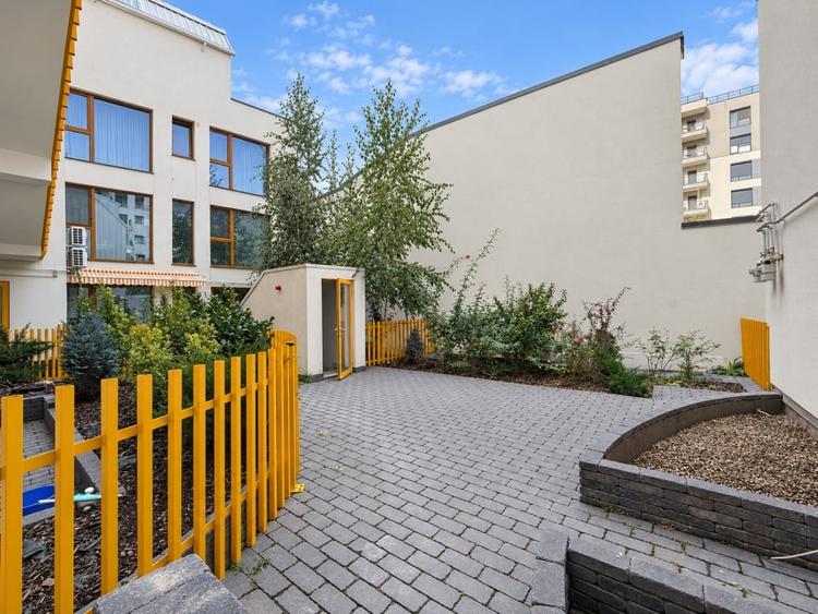 Apartament cu 3 camere decomandat în Domenii