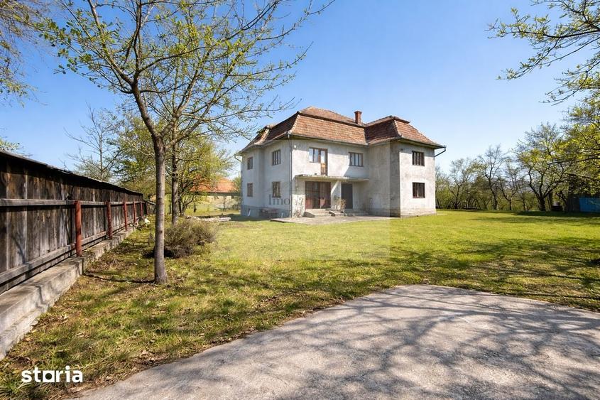 Casă cu 8 camere cu Teren 4815 Mp în Luna