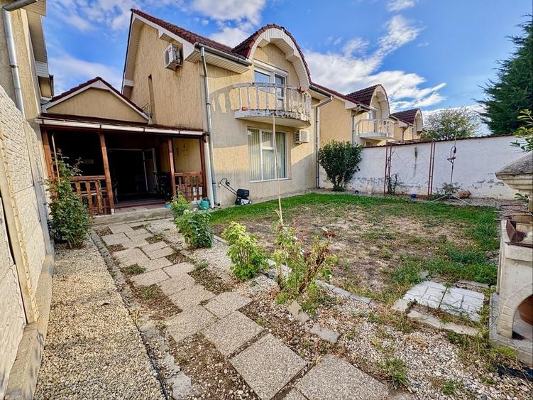 Casă cu 4 camere în Sântandrei