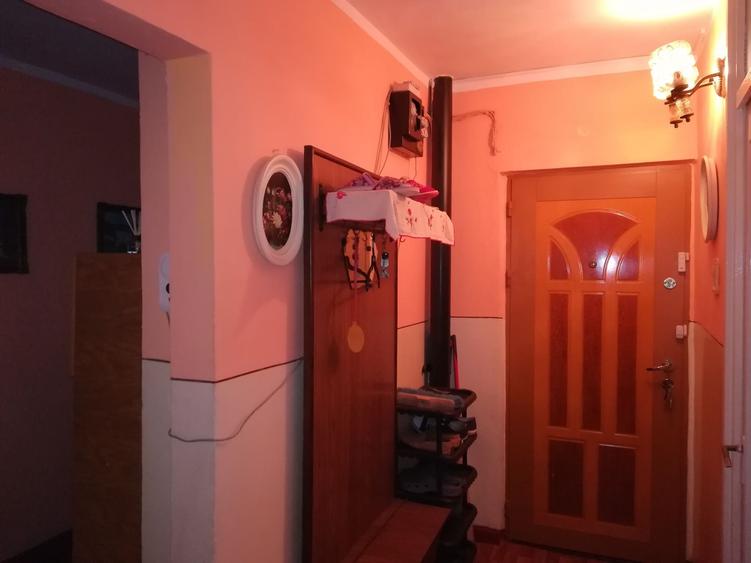 Apartament cu 4 camere decomandat în Sârbi