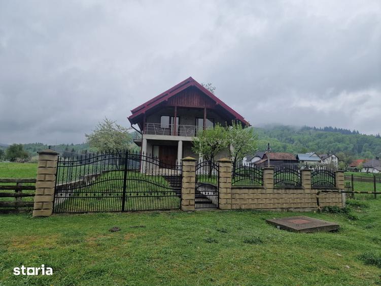 Casă cu 6 camere cu Teren 2676 Mp în Central