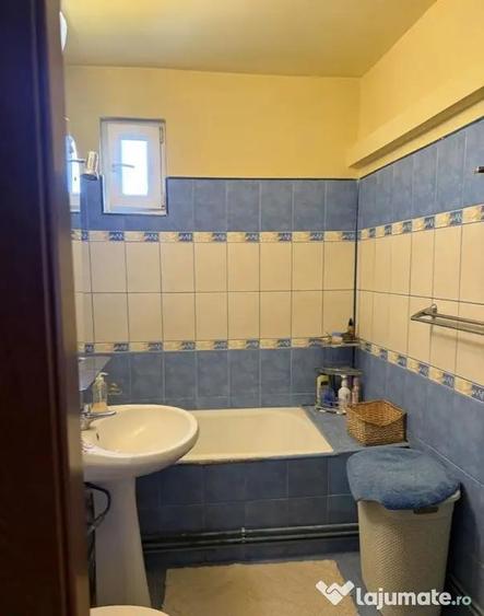 Apartament cu 4 camere decomandat, mobilat în 9 Mai